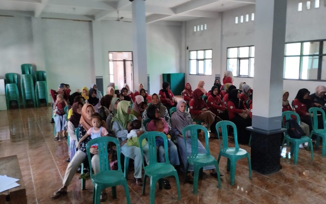 Pembagian Makanan Tambahan dan Alat Posyandu untuk Kegiatan Pencegahan Stunting di Desa Cipatujah, Kecamatan Cipatujah, Kabupaten Tasikmalaya